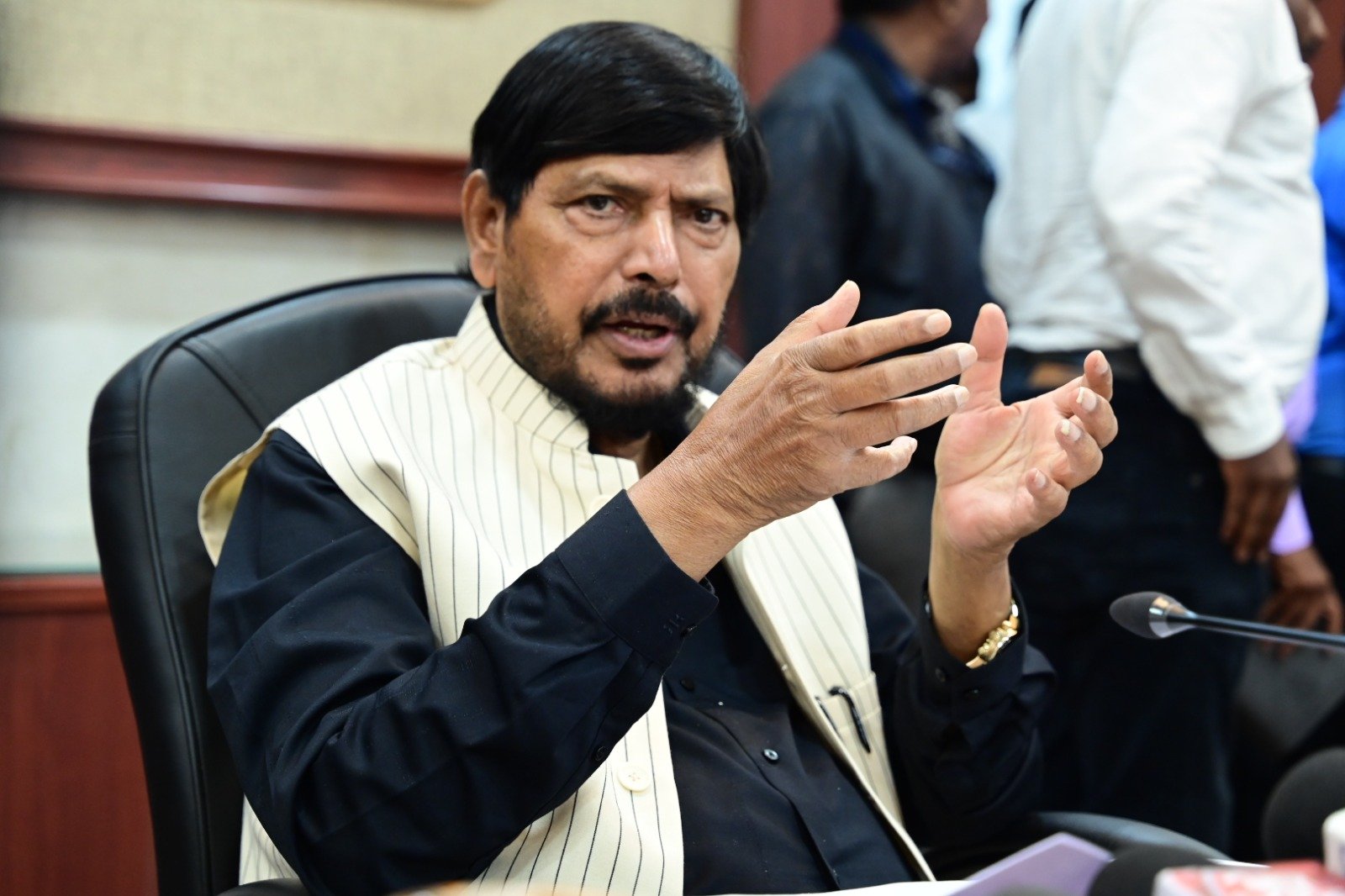 ‘प्रधानमंत्री का घोर अपमान’, खरगे की टिप्पणी पर बरसे रामदास अठावले; BJP का देशव्यापी प्रदर्शन