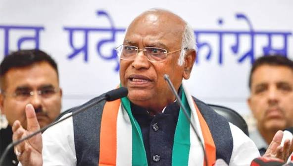 खरगे के लंच में जुटेंगे INDIA Bloc के सांसद, CEC से मुलाकात की मांग पर बनेगी रणनीति