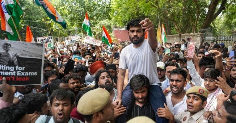 CJI की कथित टिप्पणी से जंतर-मंतर के आंदोलन तक, कैसे बनी कॉकरोच जनता पार्टी? जानें पूरी कहानी