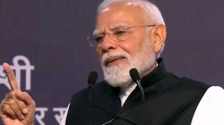 PM मोदी के सार्वजनिक जीवन के 25 साल पूरे, गुजरात CM बनने के दिन को किया याद
