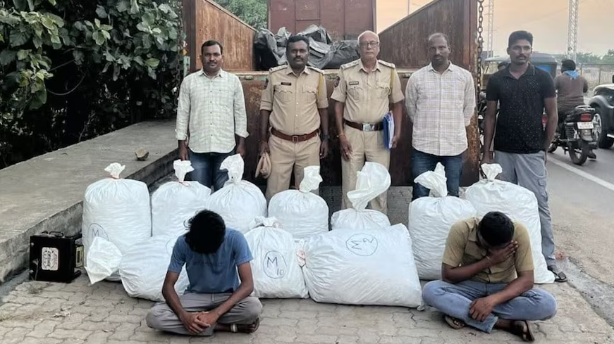बाइक रोकी तो 9 किलो गांजा मिला, फिर खुलते गए राज... तेलंगाना में 1.82 करोड़ की खेप बरामद