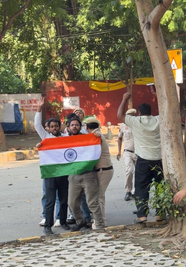 दिल्ली में फिर CJP का प्रदर्शन, आशुतोष रांका और सौरव दास हिरासत में; अभिजीत दीपके ने किया सलाम