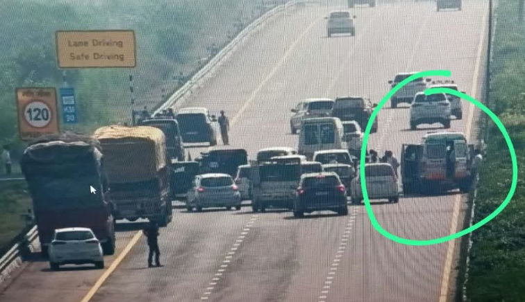 पूर्वांचल एक्सप्रेसवे पर राहुल गांधी के काफिले की गाड़ियां टकराईं, कई घायल