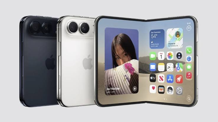 फोल्डेबल iPhone का जबरदस्त क्रेज, पहली सेल से पहले Apple Store के बाहर लगीं कतारें