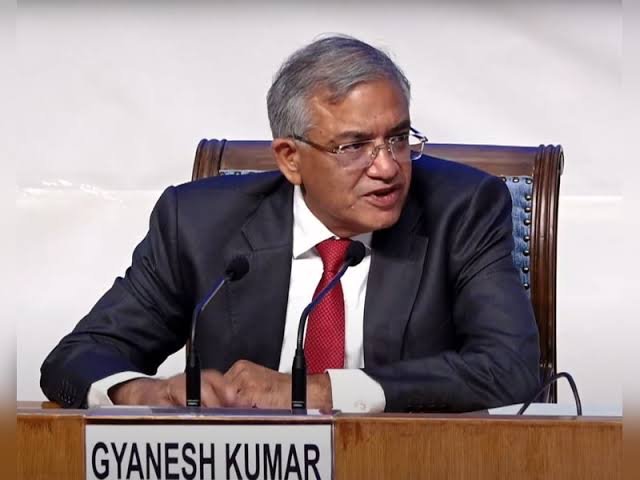 CEC ज्ञानेश कुमार पर बढ़ा दबाव, SIR को लेकर सुप्रीम कोर्ट से लेकर चुनाव आयोग तक उठे सवाल